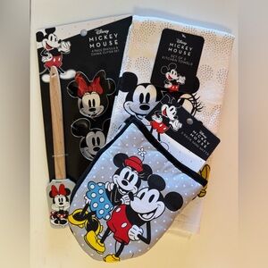 Disney Mickey & Minnie Kitchen Set - Dish Towels, Oven Mitts & Cooking Utensils